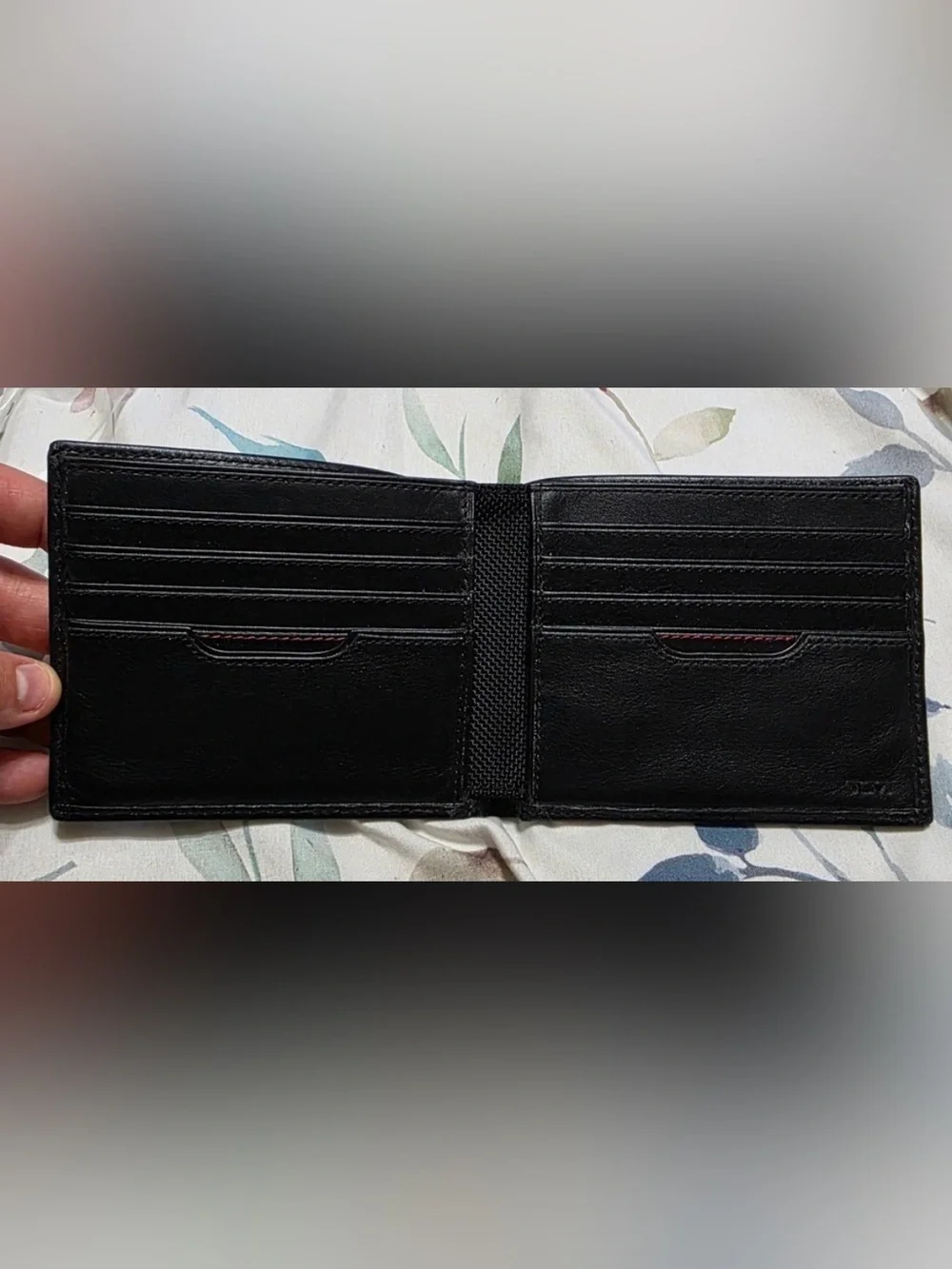 Tumi Men’s Delta Slim fold Black Leather Wallet RFID Technology- Like New